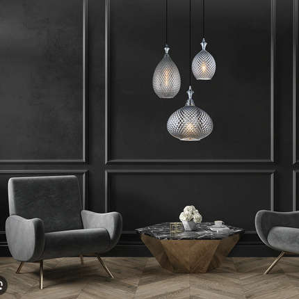 Елегантни висящи лампи с кръгли хромирани метални основи и ръчно изработени стъклени дифузери с декоративни елементи в опушено сиво, крушки E27.