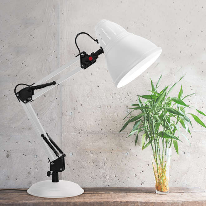 Класическа настолна лампа за бюро Aca Ligh Ufficio с чупещо се рамо в бял цвят с черни елементи.