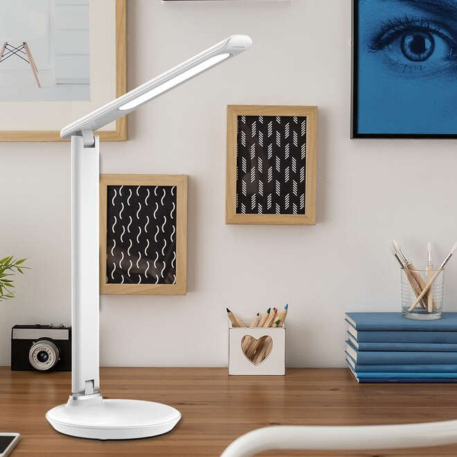 LED настолна лампа RabaluxOsias 6979 в бял цвят, димируема в три степени, с регулируема цветна температура 2700-6500K.