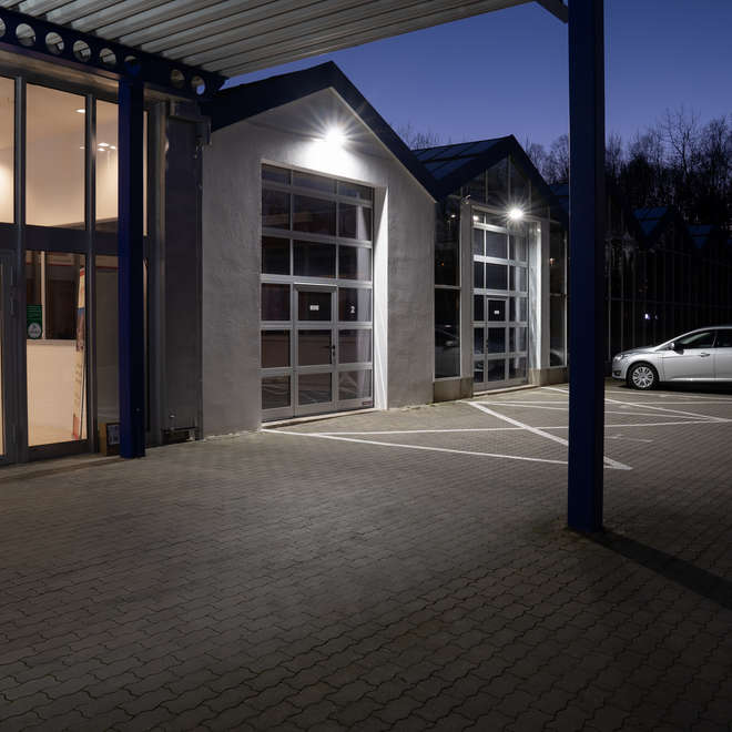 LED прожектор Ledvance 65W, неутрална светлина 4000K, за външен монтаж – IP65 защита.