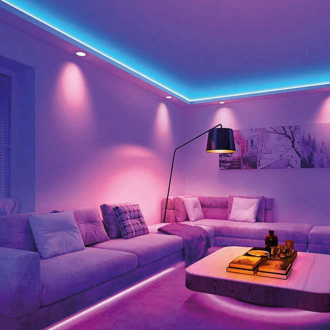 RGB LED лента Optonica с цветно осветление по тавана на дневна
