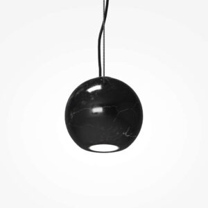 Пендел Maytoni Basic Texture - детайлен изглед на черния мраморен абажур с форма на сфера и с фасунга GU10.