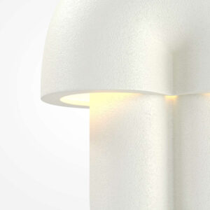 Детайл от керамичния корпус White Shagreen на светеща настолна лампа Maytoni Hope с релефна текстура