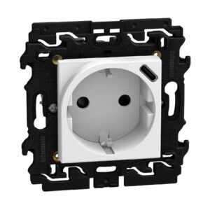 Шуко контакт с USB-C Bticino Living Now YW4141USB бял