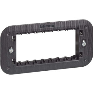 Монтажна рамка BTicino Living Now K4704 4 модула за механизми, италиански стандарт с включени винтове