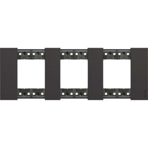 Размери на декоративна рамка BTicino Living Now 3x2 модула за 3 позиции Ø71 мм немски стандарт