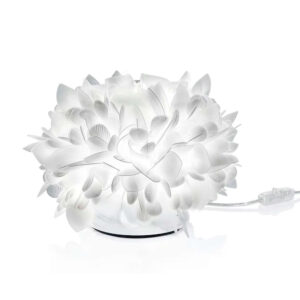 Настолна лампа SLAMP Veli Foliage с листовидни елементи от Opalflex®.