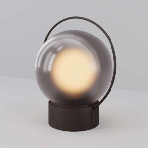 Преносима LED лампа Maytoni Elyra O167TL-L3BRK с кафяв алуминиев корпус, сферичен дифузер и дръжка за пренасяне.