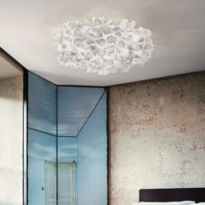Бяла лампа за таван Slamp Clizia Mama Non Mama Large White Ø78 см в модерна спалня.