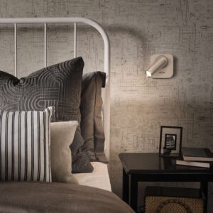 Ideal Lux Bean AP Square 260679 с никелово покритие и квадратна основа, монтиран до легло