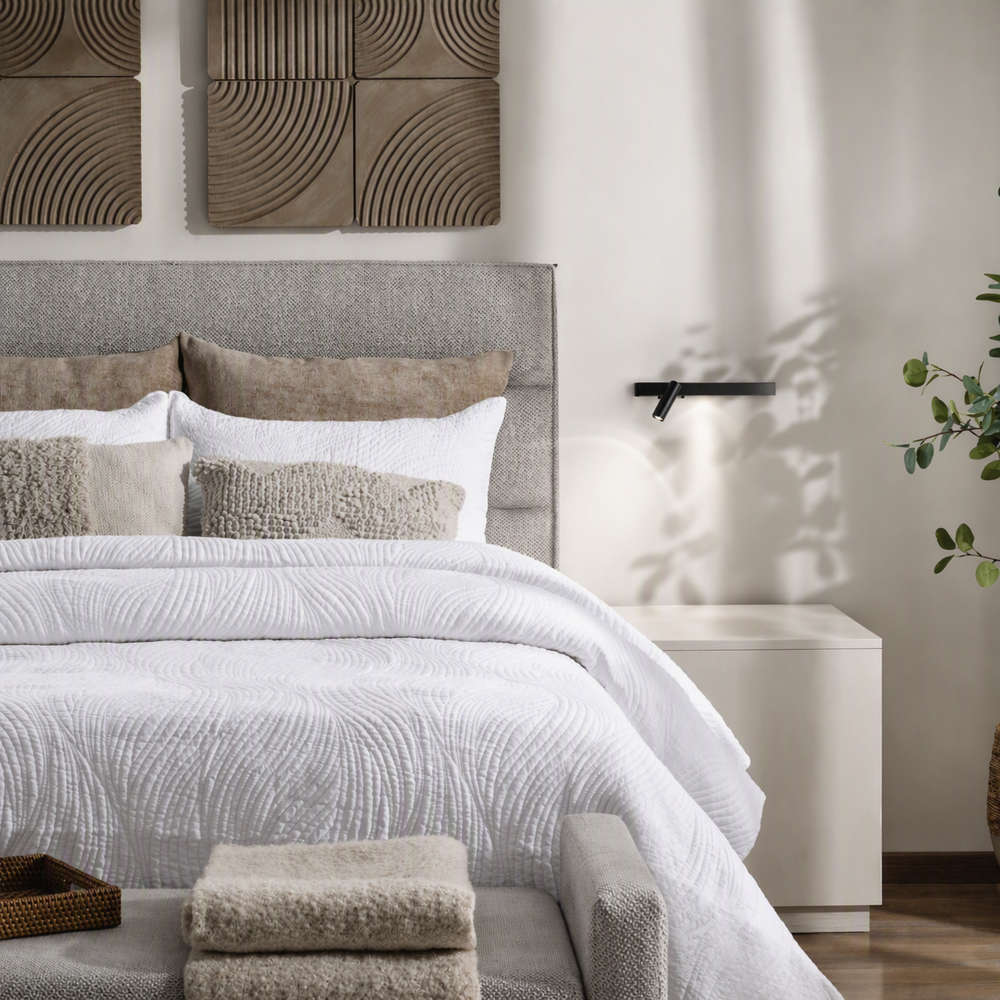 Интериорен кадър с Ideal Lux Bonne Nuit - вариант черен