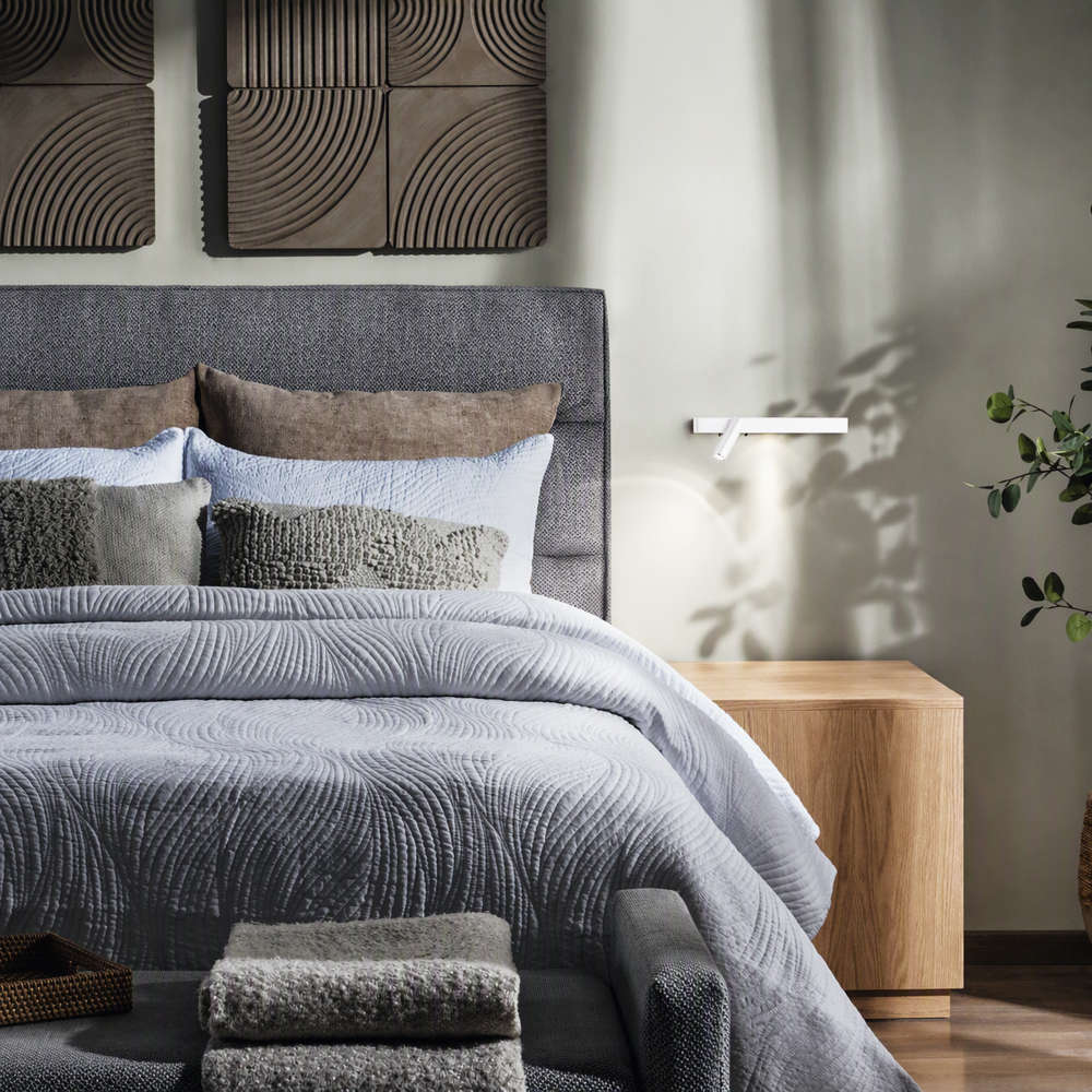 Интериорен кадър с Ideal Lux Bonne Nuit - вариант бял