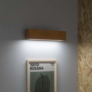 Дървен аплик Ideal Lux Craft AP D40 осветява надолу сива стена и картина