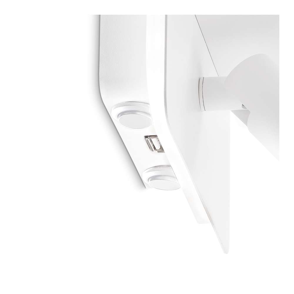 Двата ключа и USB портът от долната страна на белия аплик Ideal Lux Piano AP 287317