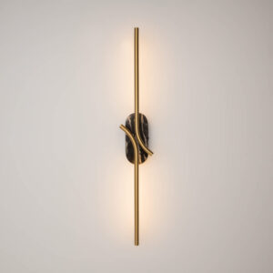 Maytoni Renaissance MOD256WL-L5BS3K3 - изглед отпред Maytoni Renaissance MOD256WL-L5BS3K3, видян отпред, с осветена стена зад профила