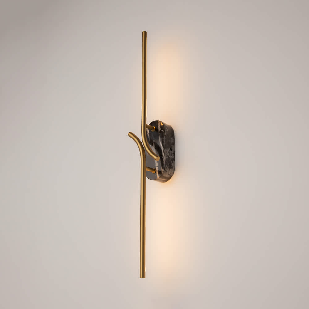 Цялото тяло на Maytoni Renaissance MOD256WL-L5BS3K3 с тънък светлинен профил и овална стенна основа