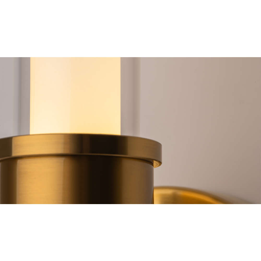 Прозрачната външна тръба и светещият вътрешен елемент на Maytoni Stelo MOD116WL-L7BS3K