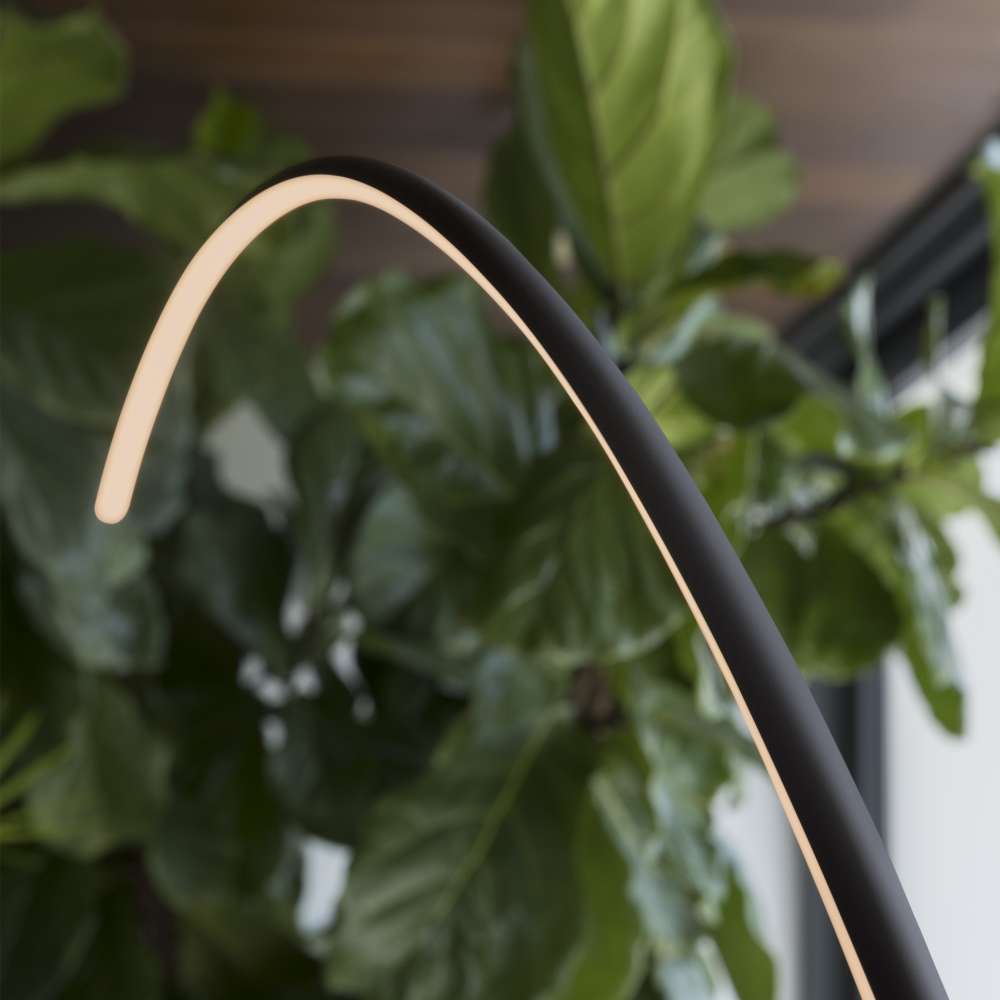 Горната извита част на черния LED лампион Ideal Lux Comet PT 304168 с включена топла бяла светлина
