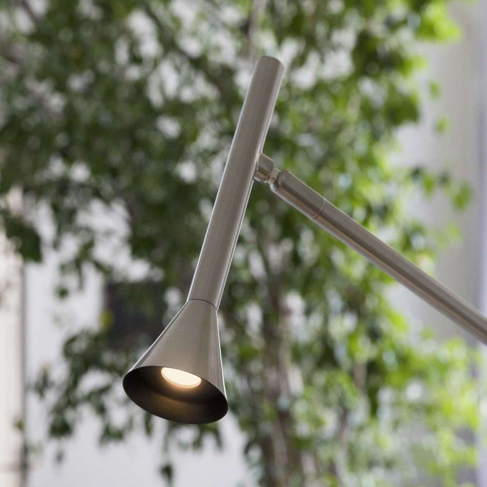 Изглед отдолу към светещата глава и LED източника на Ideal Lux Diesis PT 285337 с никелово покритие