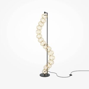 Maytoni Golden Cage MOD216FL-L38G3K в цял ръст с извито златисто тяло, черна стойка и кръгла основа