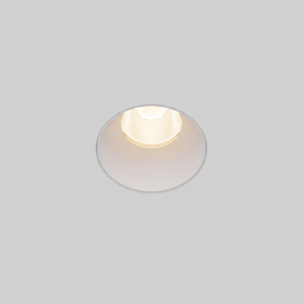 Бяла LED луна Maytoni Dip DL119-10W-3K-TRS-W, изглед на видимата част след вграждане