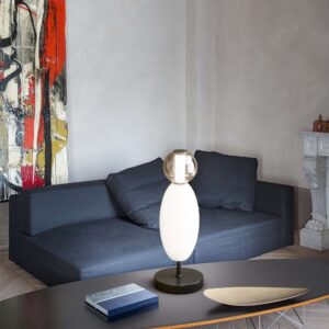 Настолна лампа Ideal Lux Lumiere TL на маса пред диван