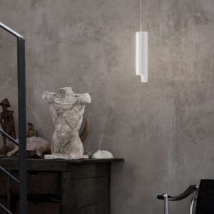 LED пендел Ideal Lux Dorica SP3 D90 366470 бял с три вертикални елемента на фона на стена