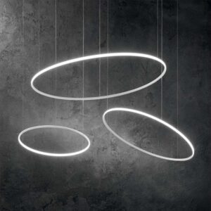 Трите размера бели LED рингове Hulahoop на различна височина