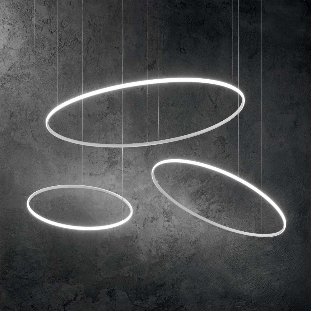 Трите размера бели LED рингове Hulahoop на различна височина