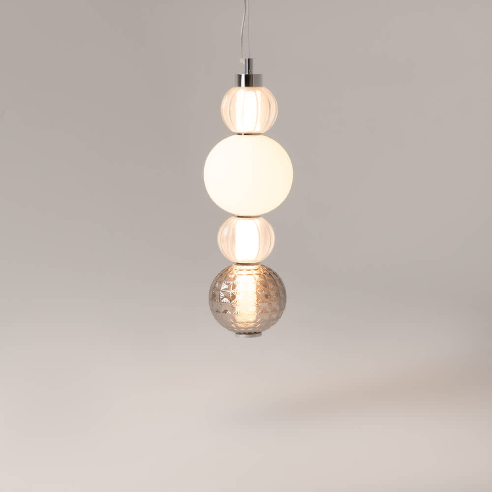 Стъклените елементи с различни повърхности на Maytoni Collar P069PL-L17CH3K