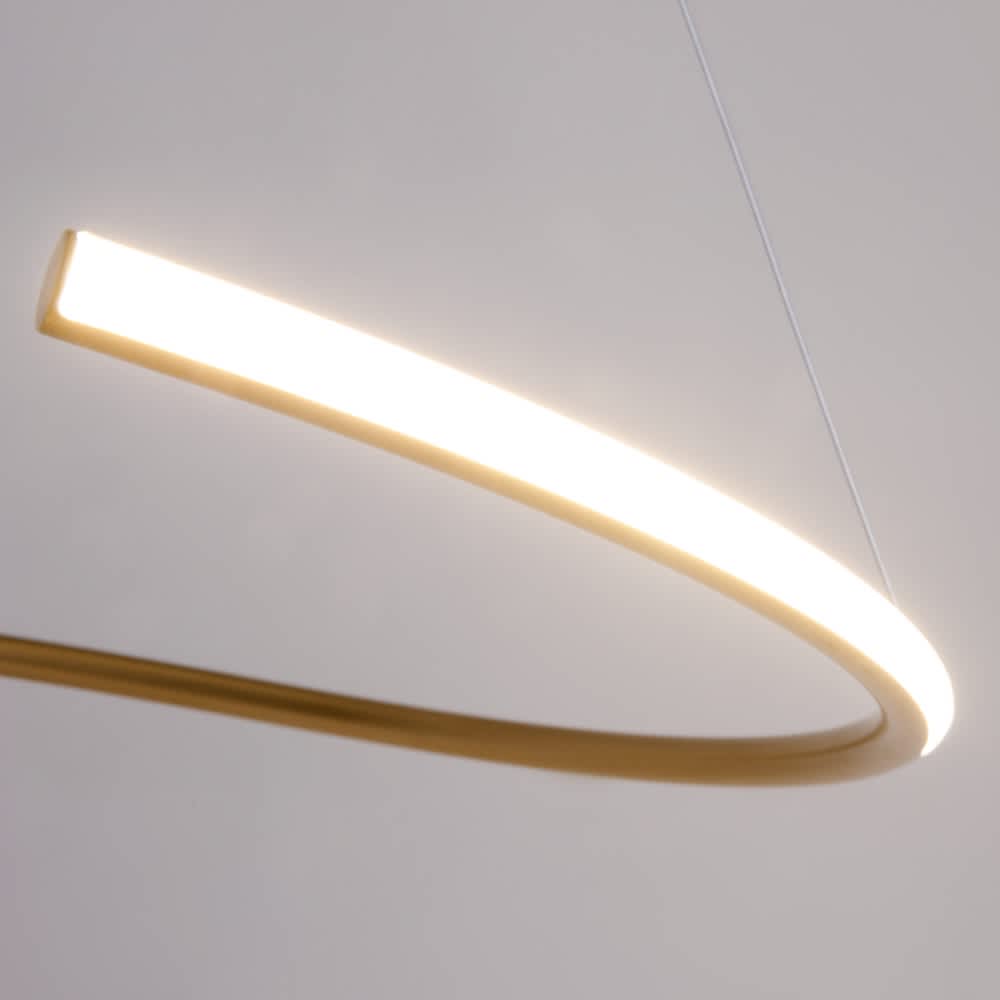 Близък изглед на месинговото покритие и белия дифузер на Maytoni Curve MOD242PL-L33BSK