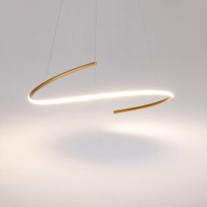 LED пендел Maytoni Curve MOD242PL-L33BSK в цвят месинг с включена светлина на сив фон