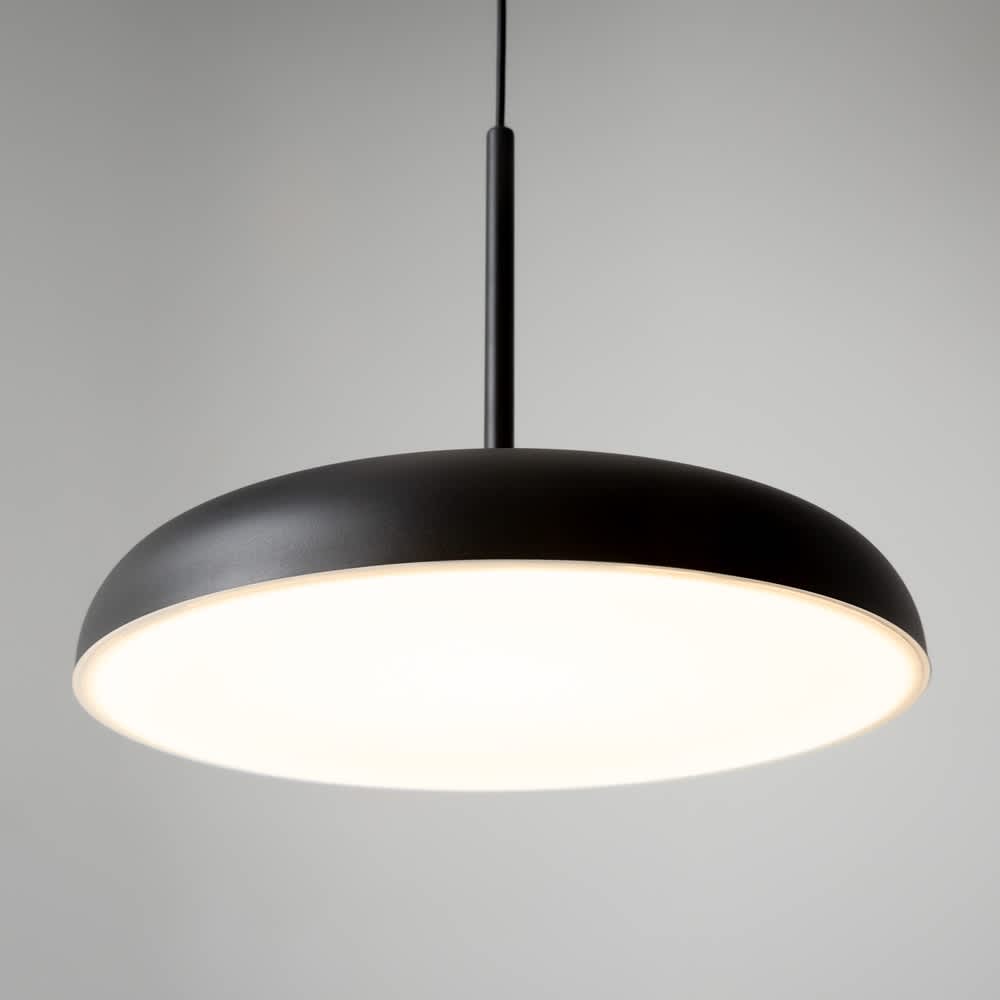 Светещият бял дифузер под металния абажур на Maytoni Gerhard MOD189PL-L18B3K1