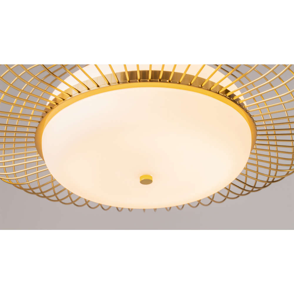 Белият стъклен дифузер от долната страна на LED пендел Maytoni Levitation MOD376PL-L30G3K