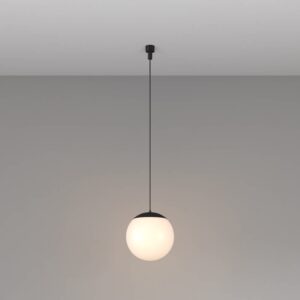 Сферичен LED пендел Maytoni Luna C156PL-10W3K-B, с черен корпус и светла сферична част, общ изглед на сферичния пендел с таванна основа