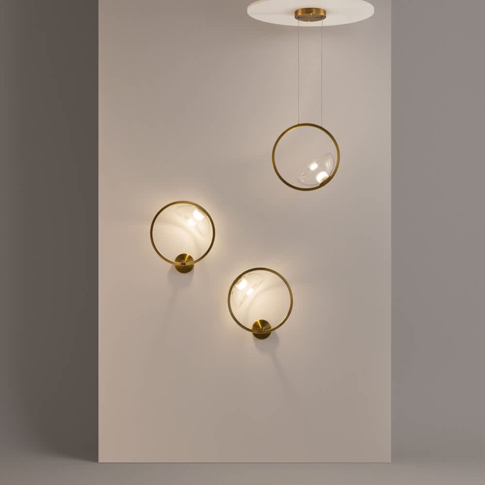 Пендел Maytoni Lunare MOD327PL-L5BS3K и двата аплика от серията с месингови рингове и прозрачно стъкло