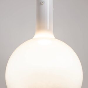 Maytoni Nebula MOD182PL-L4W3K - детайл на стъкления абажур Преходът от издължената шийка към сферичната част на абажура от бяло стъкло на Maytoni Nebula MOD182PL-L4W3K