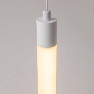 Maytoni Ray P022PL-L20W3K - детайл на белия корпус и акрилния дифузер