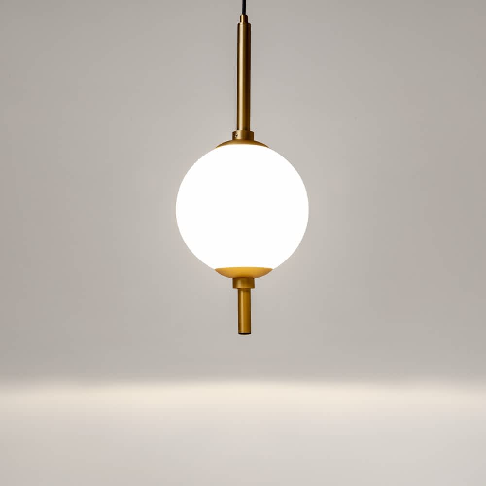 Maytoni The Sixth Sense Z020PL-L6BS3K - белият стъклен плафон и металните части в цвят месинг