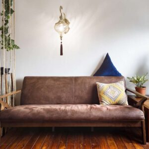 Ideal Lux Harem AP1 115962 - аплик над диван Стенният аплик Ideal Lux Harem AP1 115962 с включена светлина над кафяв диван