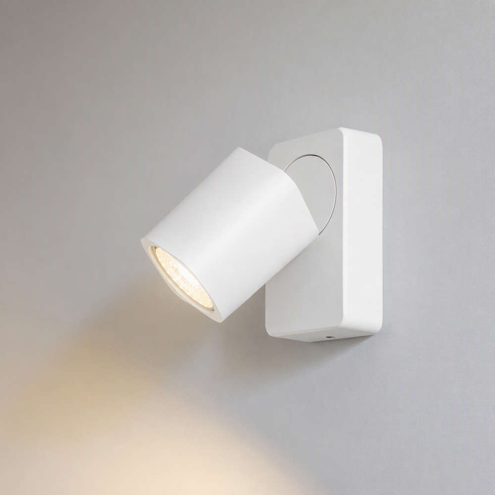 Стенният аплик Ideal Lux Rudy AP1 Square 294766 в бял цвят с наклонена светеща глава