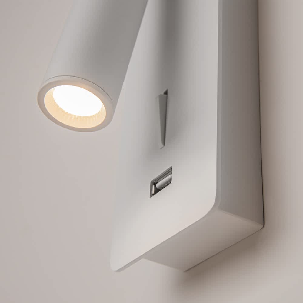 Аплик Maytoni Mirax C041WL-L3W3K, детайл на ключа и USB порта