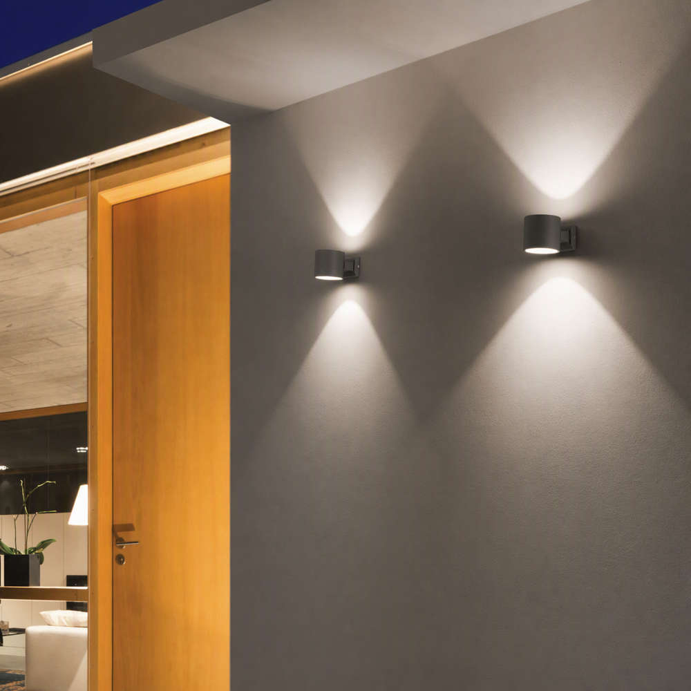 Аплици Ideal Lux Snif AP1 Round в цвят антрацит осветяват нагоре и надолу край входна врата
