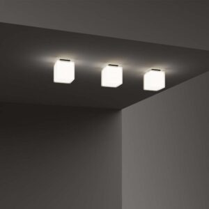 Luna PL1 D20 213194 - три плафона на таван Три плафона Ideal Lux Luna PL1 D20 213194 с бели кубични дифузери са монтирани върху сив таван