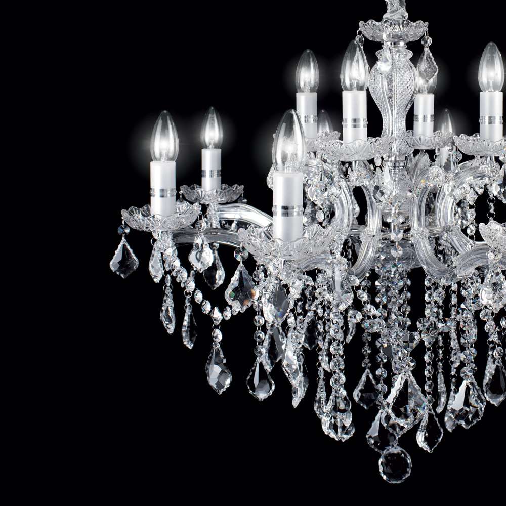 Близък изглед на хромирания полилей Ideal Lux Florian SP12 035604, стъклените чашки и кристалните висулки