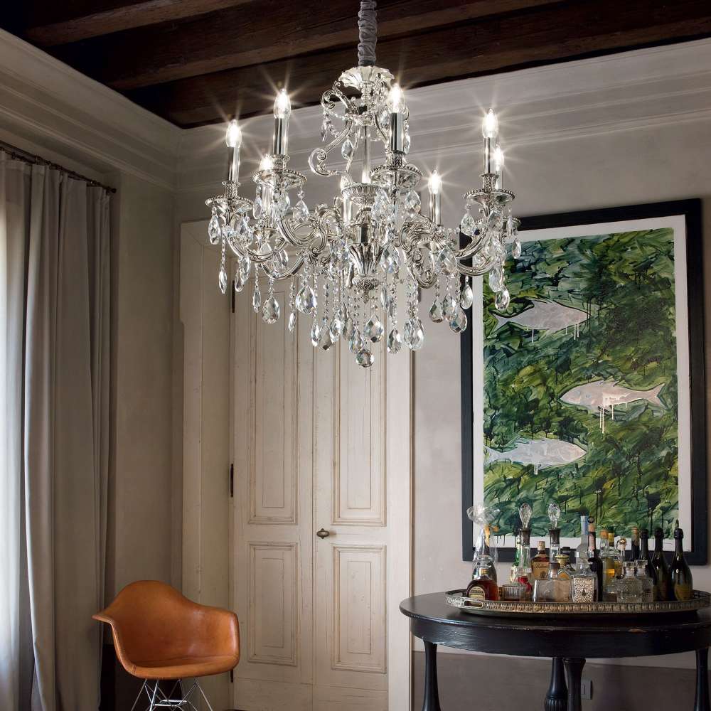 Интериор със сребристия полилей Ideal Lux Gioconda SP6 с диаметър 62 см до маса в интериор