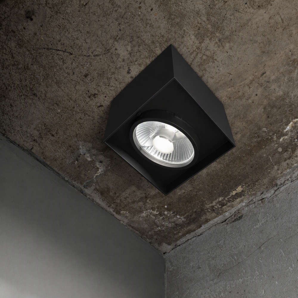 Квадратната луна Ideal Lux Mood PL1 D15 Square 243931 в черен цвят, монтирана на бетонен таван