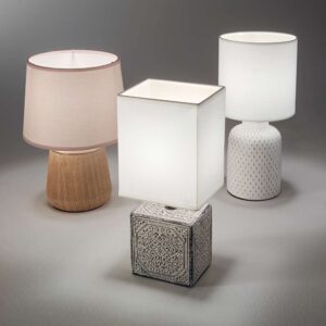 Ideal Lux Kali'-3 245393 в общ кадър с трите настолни лампи Kali' с различни керамични основи и текстилни абажури