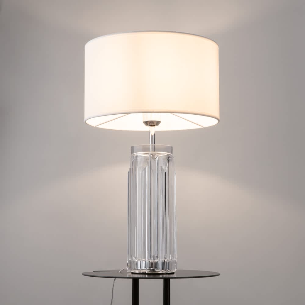 Настолна лампа Maytoni Muse MOD304TL-01CH с прозрачно релефно стъкло, метал в цвят хром и бял текстилен абажур