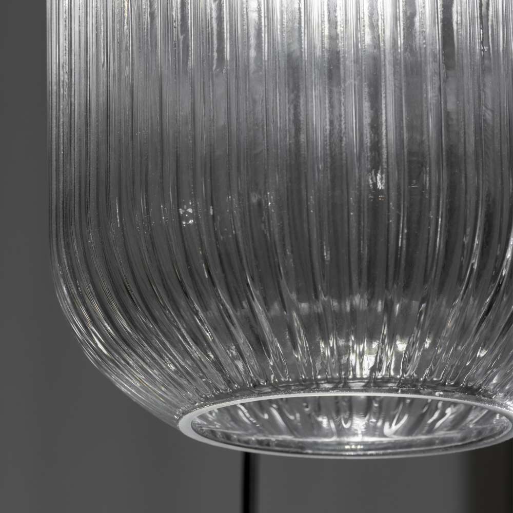 Детайл на опушения стъклен абажур от серия Ideal Lux Mint